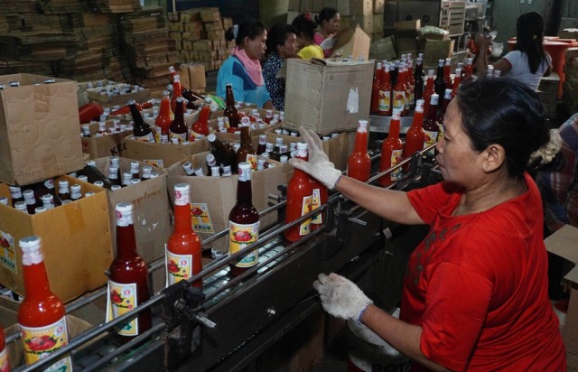 Pabrik saus di Tangerang digrebek BPOM (Foto: Lucky R/Antara)