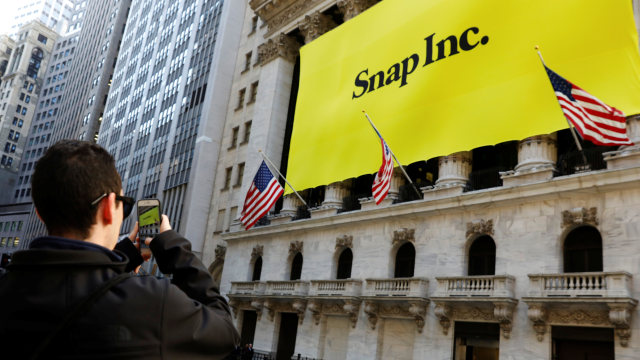 Logo Snap di NYSE pada 2 Maret 2017. (Foto: REUTERS/Lucas Jackson)