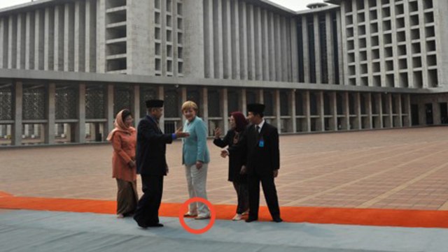 Angela Merkel kunjungi Istiqlal. (Foto: ANTARA/Andika Wahyu)