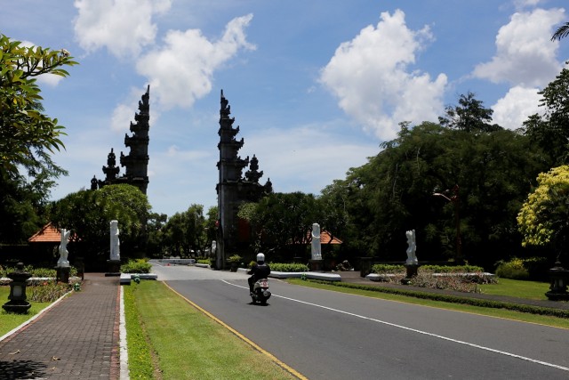 Jalan menuju Nusa Dua Bali. (Foto: Reuters/Nyimas Laula)