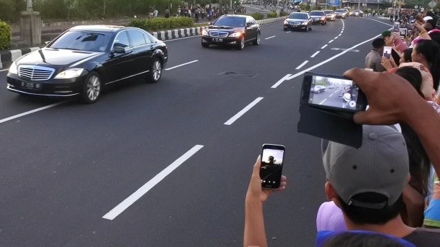 Rombongan Raja Salman tiba di Bali. (Foto: Antara/Fikri Yusuf)