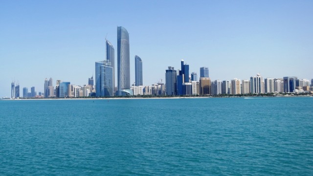 Abu Dhabi Skyline  (Foto: Wikimedia Commons)