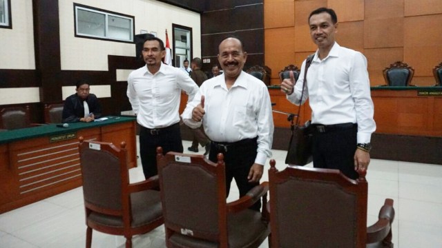 Sidang Vonis Ahmad Musadeq (tengah) (Foto: Aditia Noviansyah/kumparan)