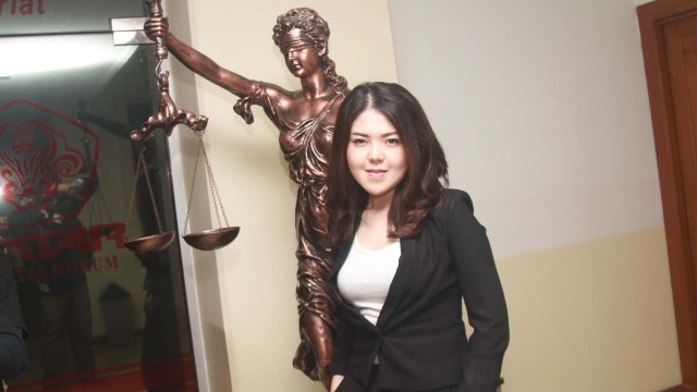 Tina Toon, usai sidang tesis. (Foto: Munady Widjaja/kumparan)