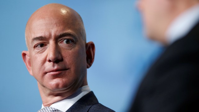 Jeff Bezos, CEO Amazon dan Blue Origin. (Foto: REUTERS/Joshua Roberts)