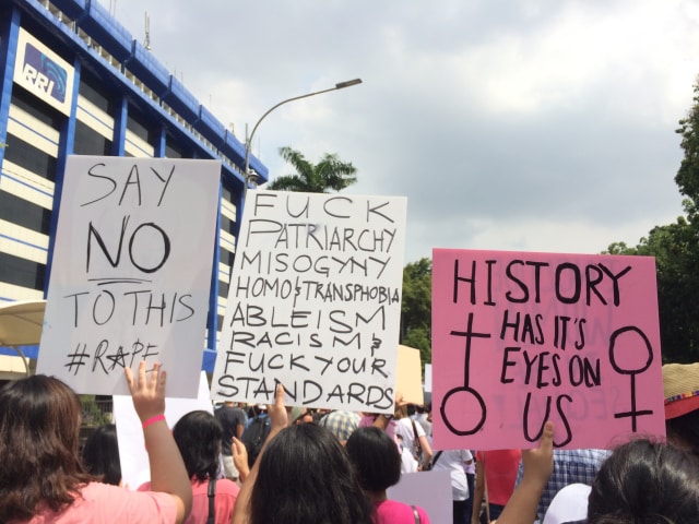 Poster perlawanan di Women's March. (Foto: Sattwika Duhita/kumparan)