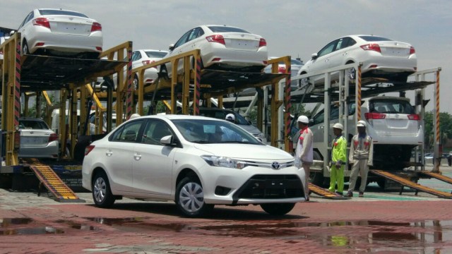 Pengiriman mobil di IKT (Foto: Gesit Prayogi/kumparan)