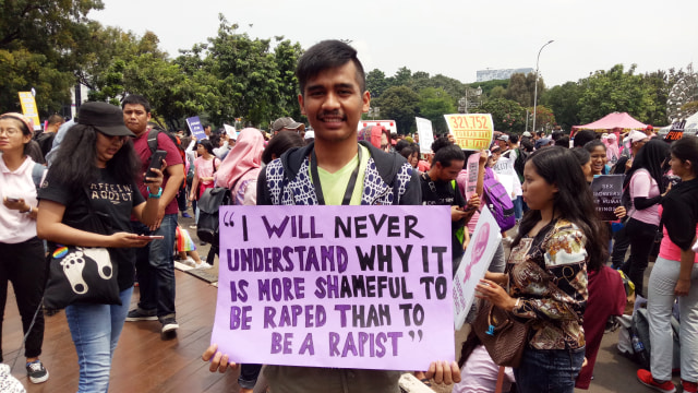 Poster membela korban pelecehan di Women's March. (Foto: Maria Duhita/kumparan)