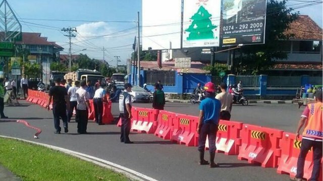 Rekayasa lalu lintas di Bundaran UGM (Foto: Instagram @poldajogja)