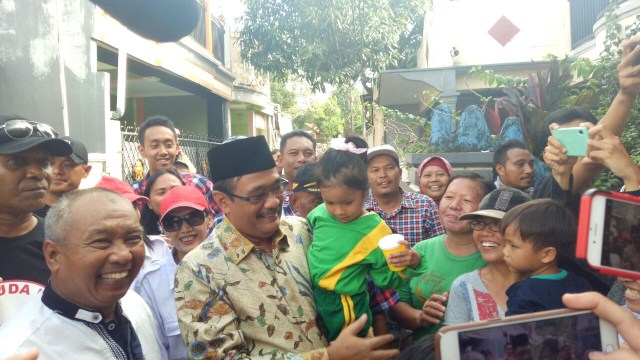 Djarot Blusukan di Munjul, Cipayung (Foto: Akbar Ramadhan/kumparan)