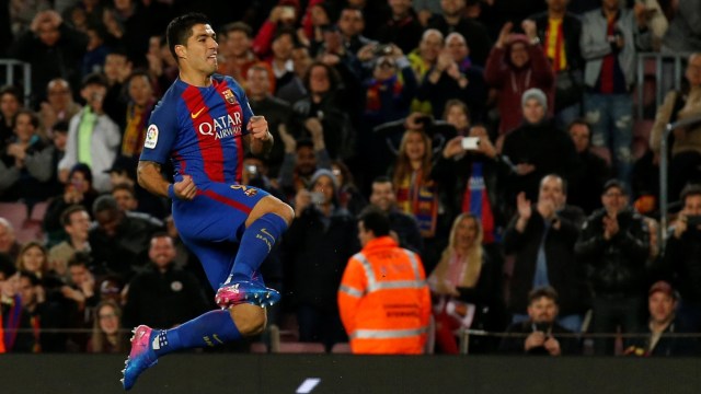 Terus melambung, Luis Suarez. (Foto: REUTERS/Albert Gea)