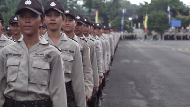 Siswa Sekolah Polwan berbaris. (Foto: Kevin Putra/kumparan)