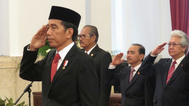 Jokowi dalam Pelantikan DR Nur Nurhajizah Marpaung (Foto: Yudhistira Amran/kumparan)