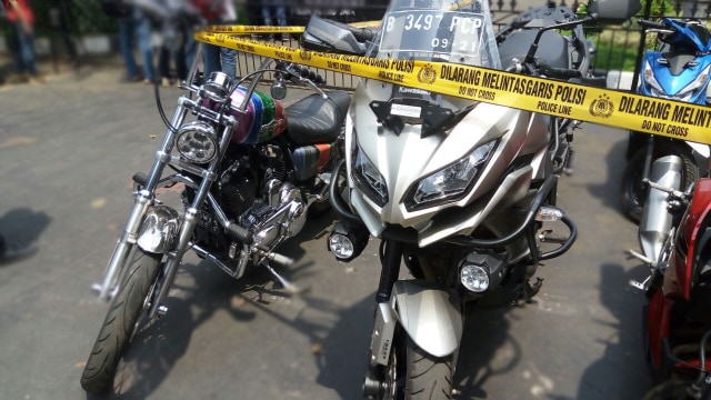 Motor barang bukti pelaku investasi bodong Foto: Aldis Tannos/kumparan