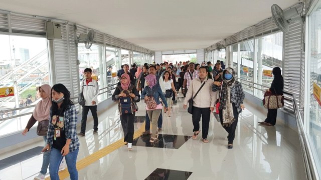 JPO di Stasiun Tanah Abang sudah beroperasi. (Foto: Dok. Humas KCJ)