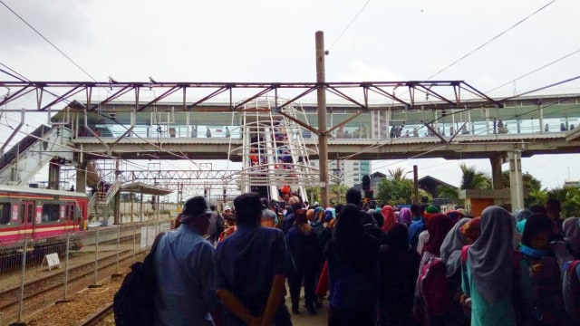 JPO Stasiun Tanah Abang. (Foto: Nikolaus Harbowo/kumparan)