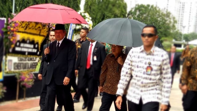 SBY dan JK ikut menyelawati Moh. Ma'ruf (Foto: David Pratama/kumparan)