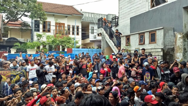 Suasana di sekitar markas Slank (Foto: Prabarini Kartuka/kumparan)