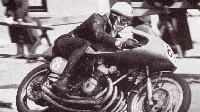 John Surtees saat masih menjadi pebalap motor. (Foto: Flickr)
