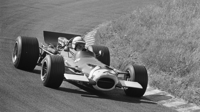 John Surtees, juara dunia di dua ajang balap. (Foto: Wikimedia Commons)
