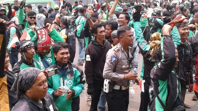 Kampanye damai sopir gojek dan angkot. (Foto: Dok Polresta Tangerang)