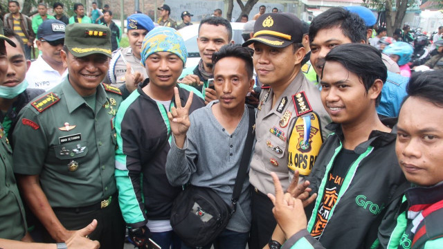 Kampanye damai sopir gojek dan angkot. (Foto: Dokumen Polresta Tangerang)