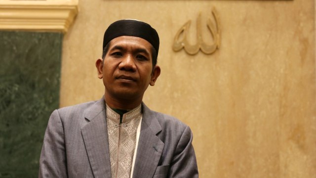 Abdul Salam, penjaga Masjid Terapung, Palu. (Foto: Fanny Kusumawardhani/kumparan)