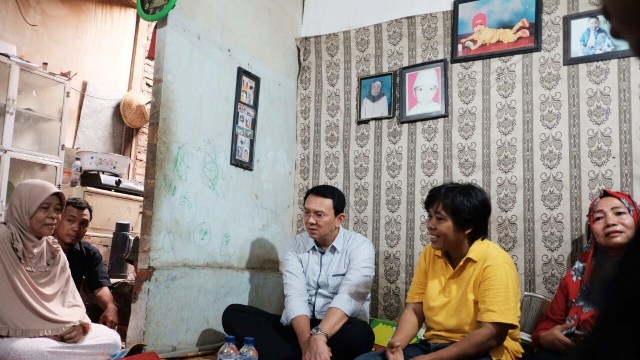 Ahok mengunjungi rumah warga. (Foto: Dok. Timses Ahok-Djarot)