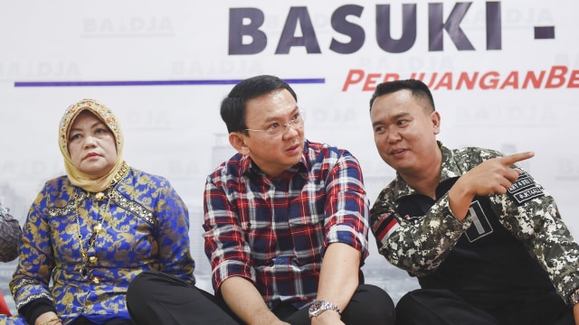 Ahok berbincang dengan Ketua Gerasi. (Foto: Antara/Hafidz Mubarak A.)