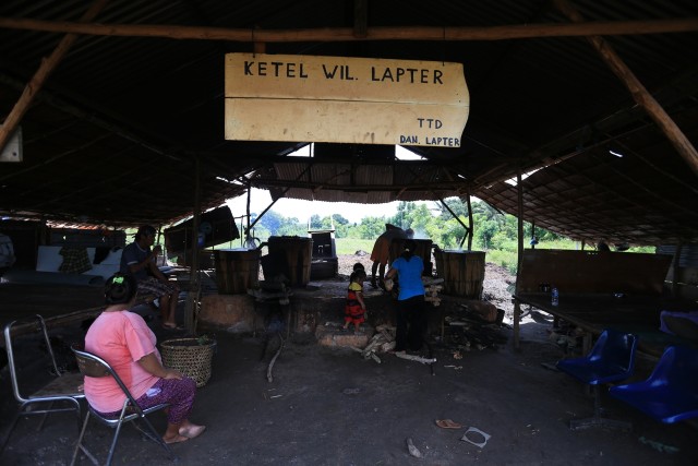 Rumah ketel tempat penyulingan minyak kayu putih. (Foto: Aditia Noviansyah/kumparan)