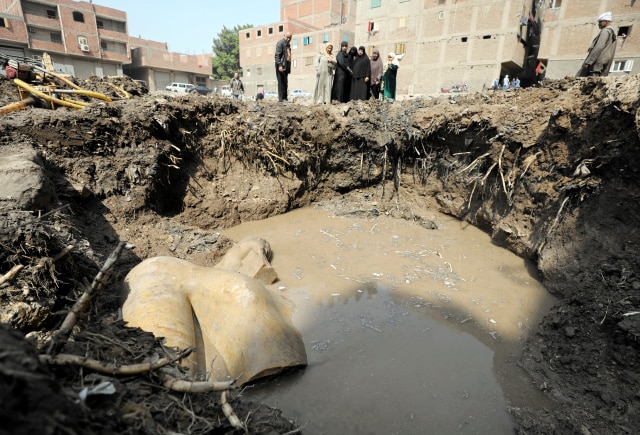 Lokasi penggalian patung Firaun. (Foto: REUTERS/Mohamed Abd El Ghany)