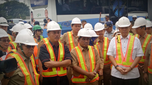 Plt Gubernur DKI dan Anggota DPRD DKI tinjau MRT. (Foto: Aria Pradana/kumparan)