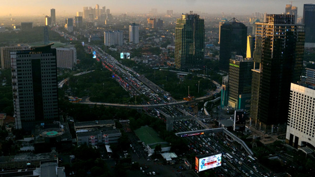 Simpang susun Semanggi di kala senja (Foto: Aditia Noviansyah/kumparan)