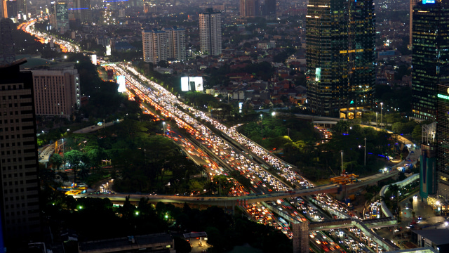 Simpang Susun Semanggi ketika malam hari (Foto: Aditia Noviansyah/kumparan)