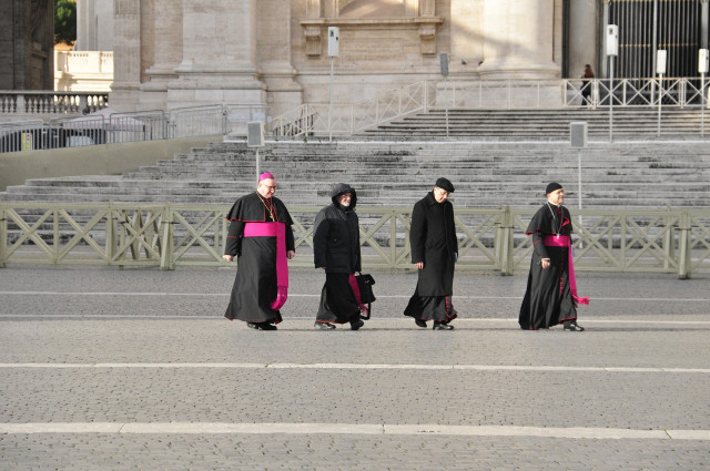 Para kardinal di Basilika St. Petrus (Foto: Pixabay)