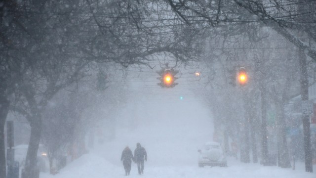 Badai salju di Kota New York. (Foto: Reuters/Mike Segar)