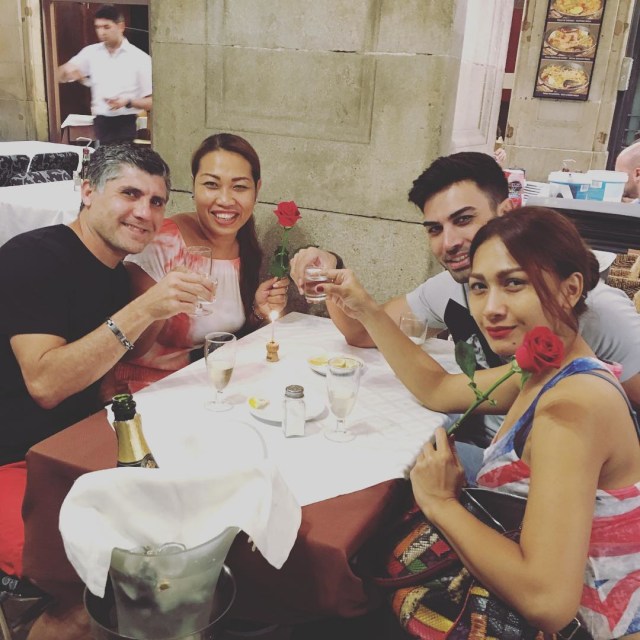 Tata  dan Mehdi saat makan bersama temannya (Foto: Instagram @tatajaneetaofficial)