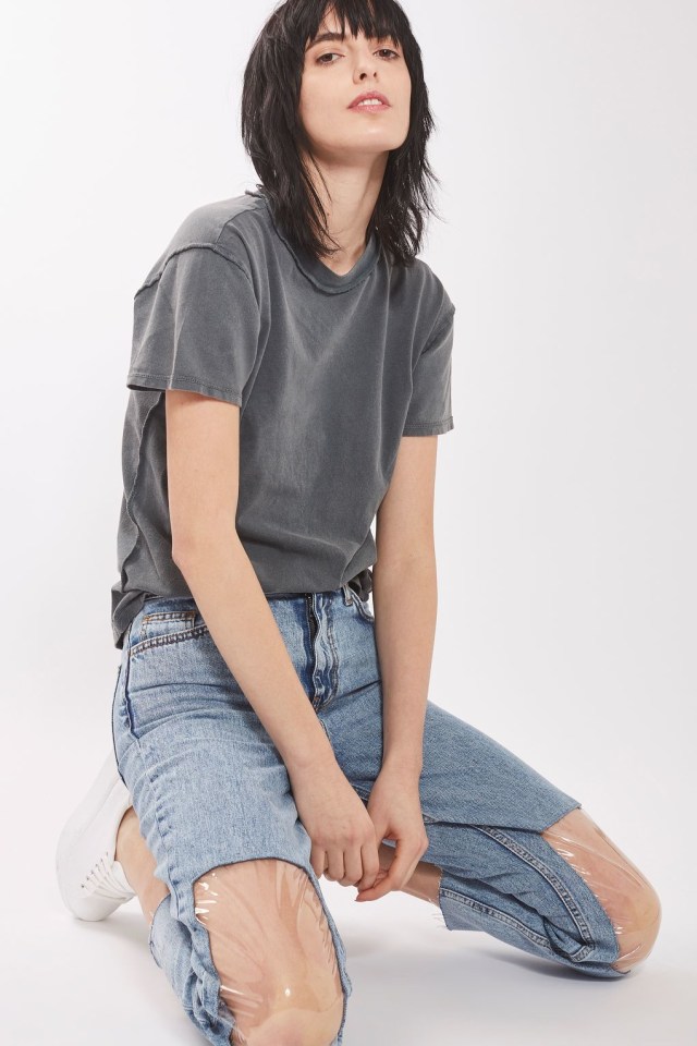 Clear Knee Mom Jeans. (Foto: Dok. Topshop)