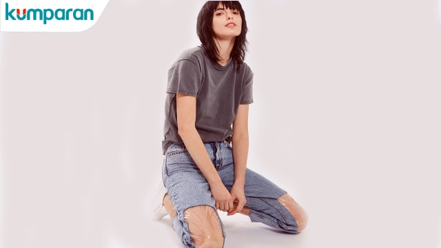 Clear Knee Mom Jeans. (Foto: Dok. Topshop)