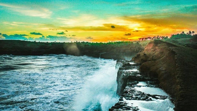 Pantai Cicaladi, Sukabumi (Foto: Instagram @exploresukabumi)