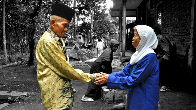 Kakek Khaerudin dan Nenek Maunah (Foto: Kevin Kurnianto/kumparan)