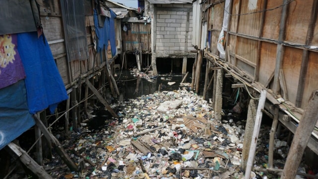 Tumpukan sampah di Kali Gendong (Foto: Aditia Noviansyah/kumparan)