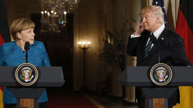 Pertemuan perdana Merkel dan Trump  (Foto: Jonathan Ernst/Reuters)