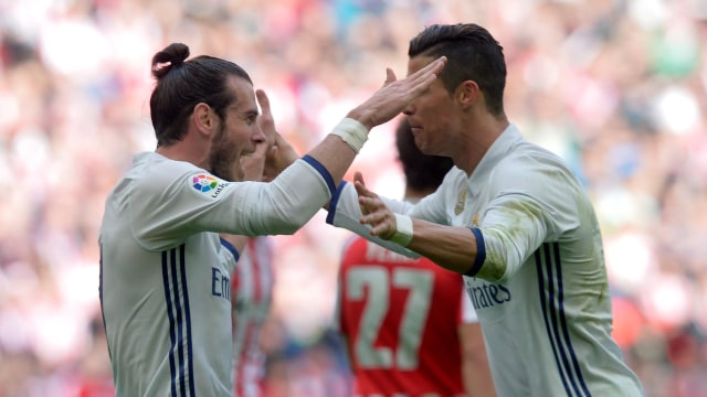 Gareth Bale (kiri) dan Cristiano Ronaldo. (Foto: REUTERS/Vincent West)