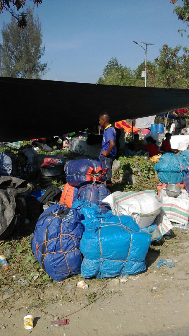 Para penambang turun saat penutupan 14/11/2015. (Foto: Dok. Istimewa)