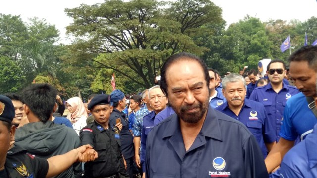 Surya Paloh tiba di Monumen Bandung Lautan Api. (Foto: Ainul Qalbi/kumparan)