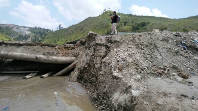 Penertiban penambang liar di Gunung Botak. (Foto: Dok. Kapolres Kepulauan Buru)