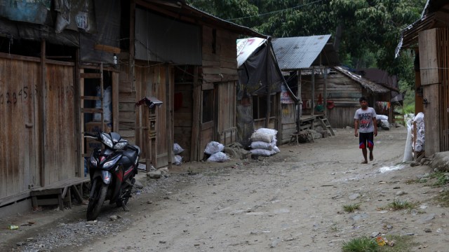 Kawasan pemukiman penambang emas di Poboya, Palu  (Foto: Fanny Kusumawardhani/kumparan)