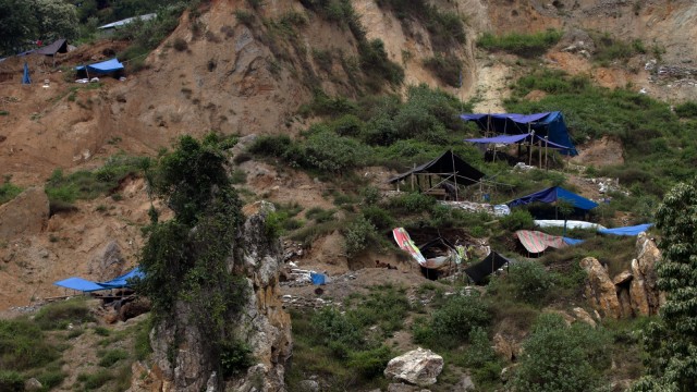 Lubang galian di pertambangan Poboya, Palu  (Foto: Fanny Kusumawardhani/kumparan)