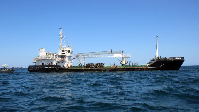 Ilustrasi Kapal tanker yang dibebaskan oleh bajak laut. Foto: Reuters/Abdiqani Hassan